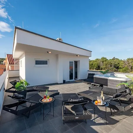 3 Bedroom Beautiful In Apartamento