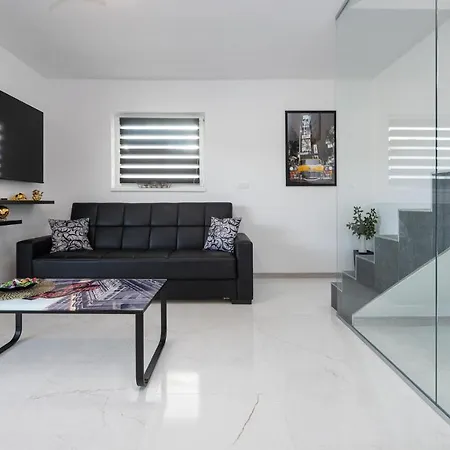 3 Bedroom Beautiful In Apartamento *