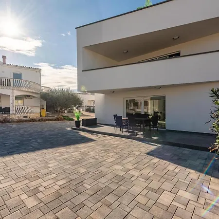 3 Bedroom Beautiful In Apartamento Vir