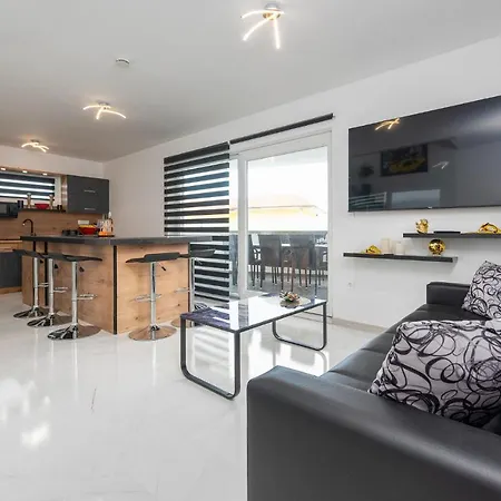 3 Bedroom Beautiful In *