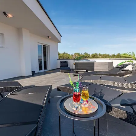 3 Bedroom Beautiful In Apartamento Vir