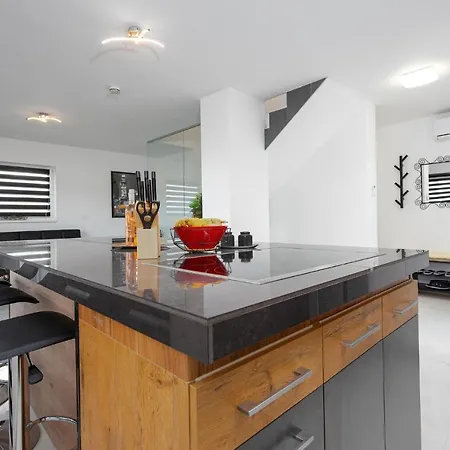 3 Bedroom Beautiful In *