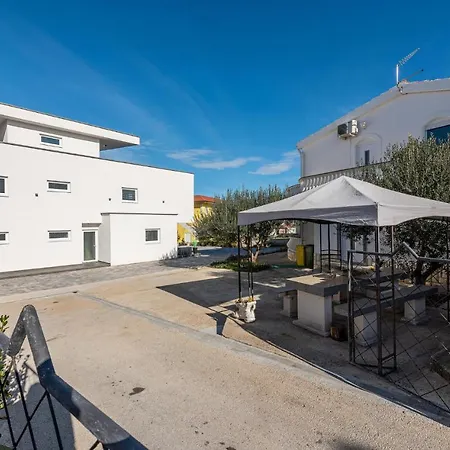 3 Bedroom Beautiful In Apartamento