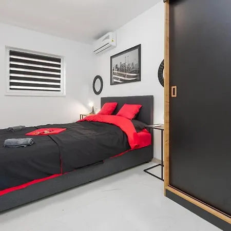 3 Bedroom Beautiful In Apartamento