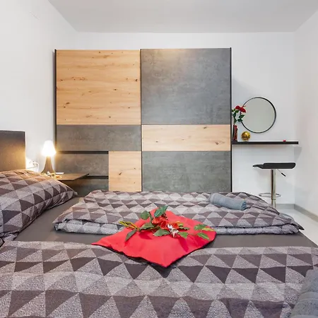 3 Bedroom Beautiful In Apartamento